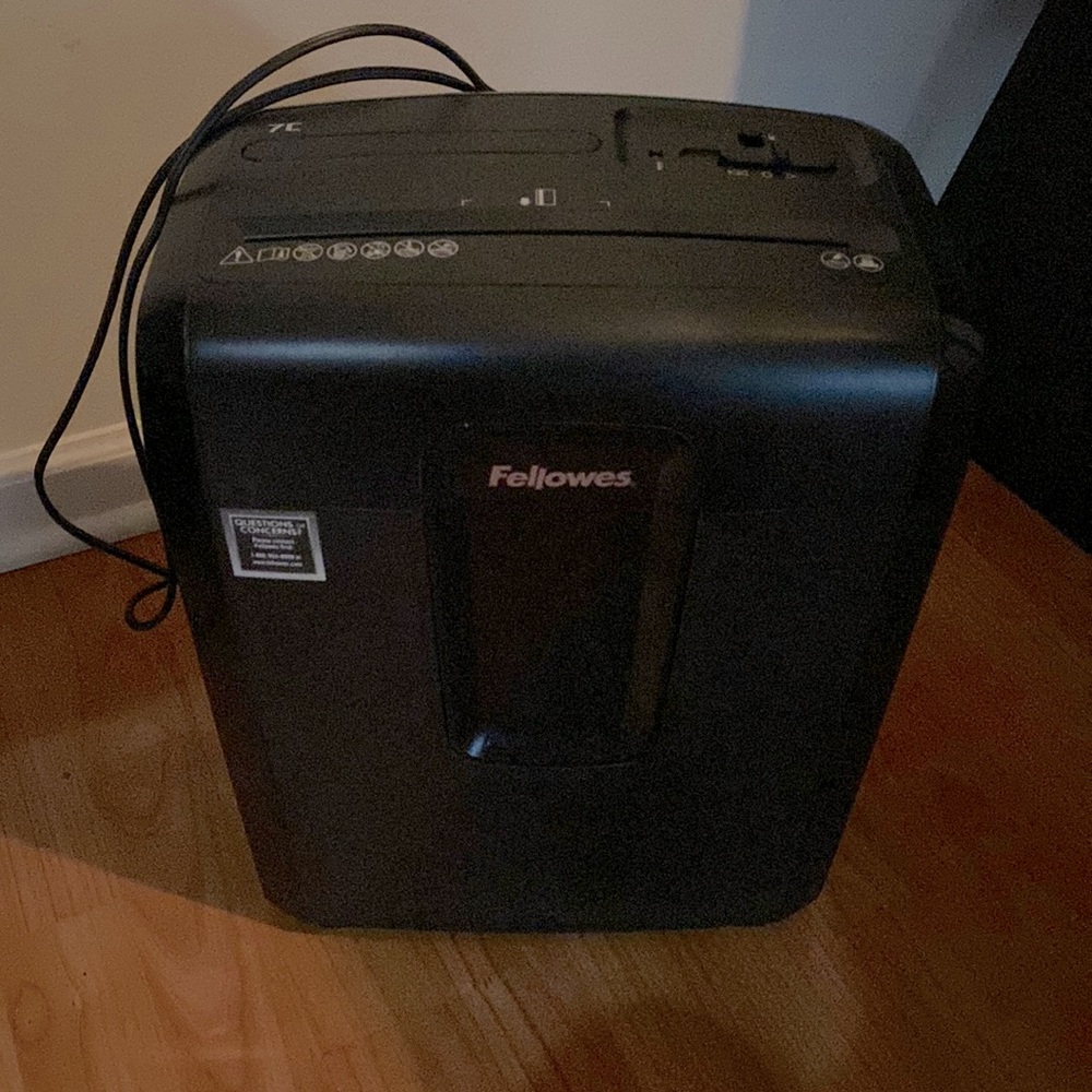 Fellowes never used paper shredder